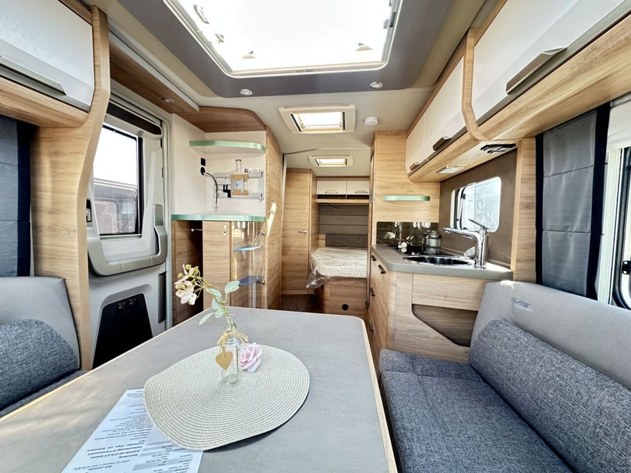 KNAUS 500 UF Black Selection Duschausbau Ansicht 6 für Fahrzeugdetailseite