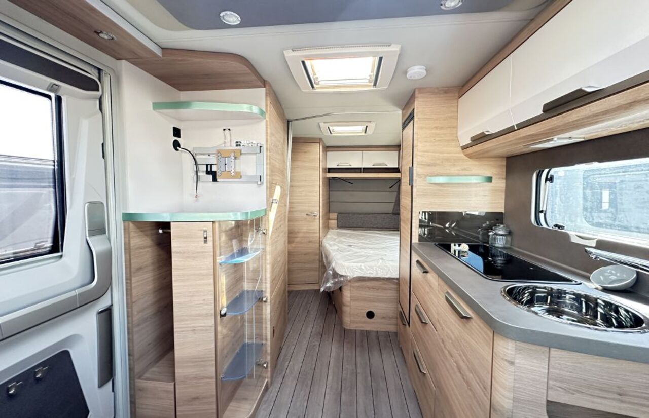 KNAUS 500 UF Black Selection Duschausbau Ansicht 7 für Fahrzeugdetailseite