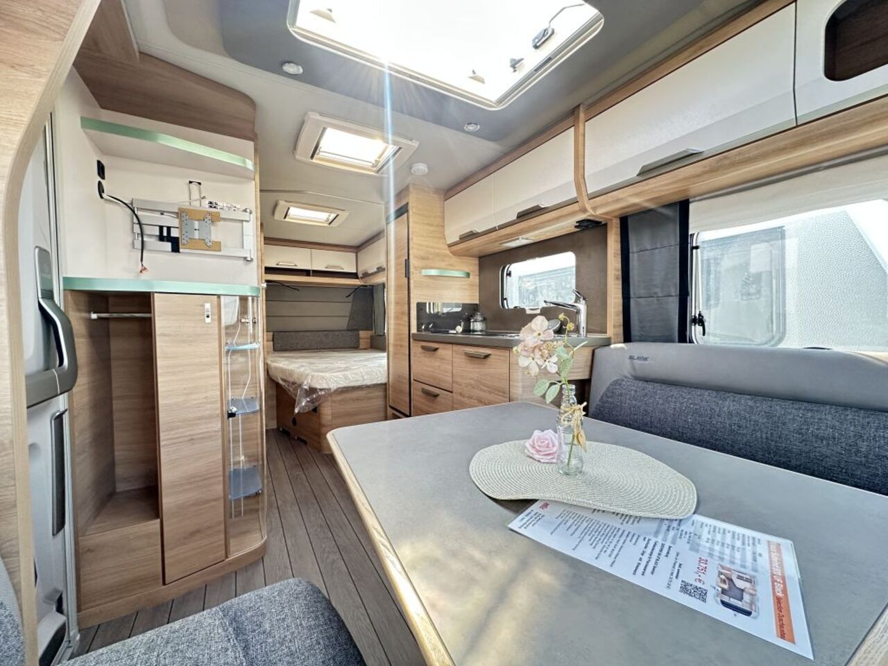 KNAUS 500 UF Black Selection Duschausbau Ansicht 8 für Fahrzeugdetailseite