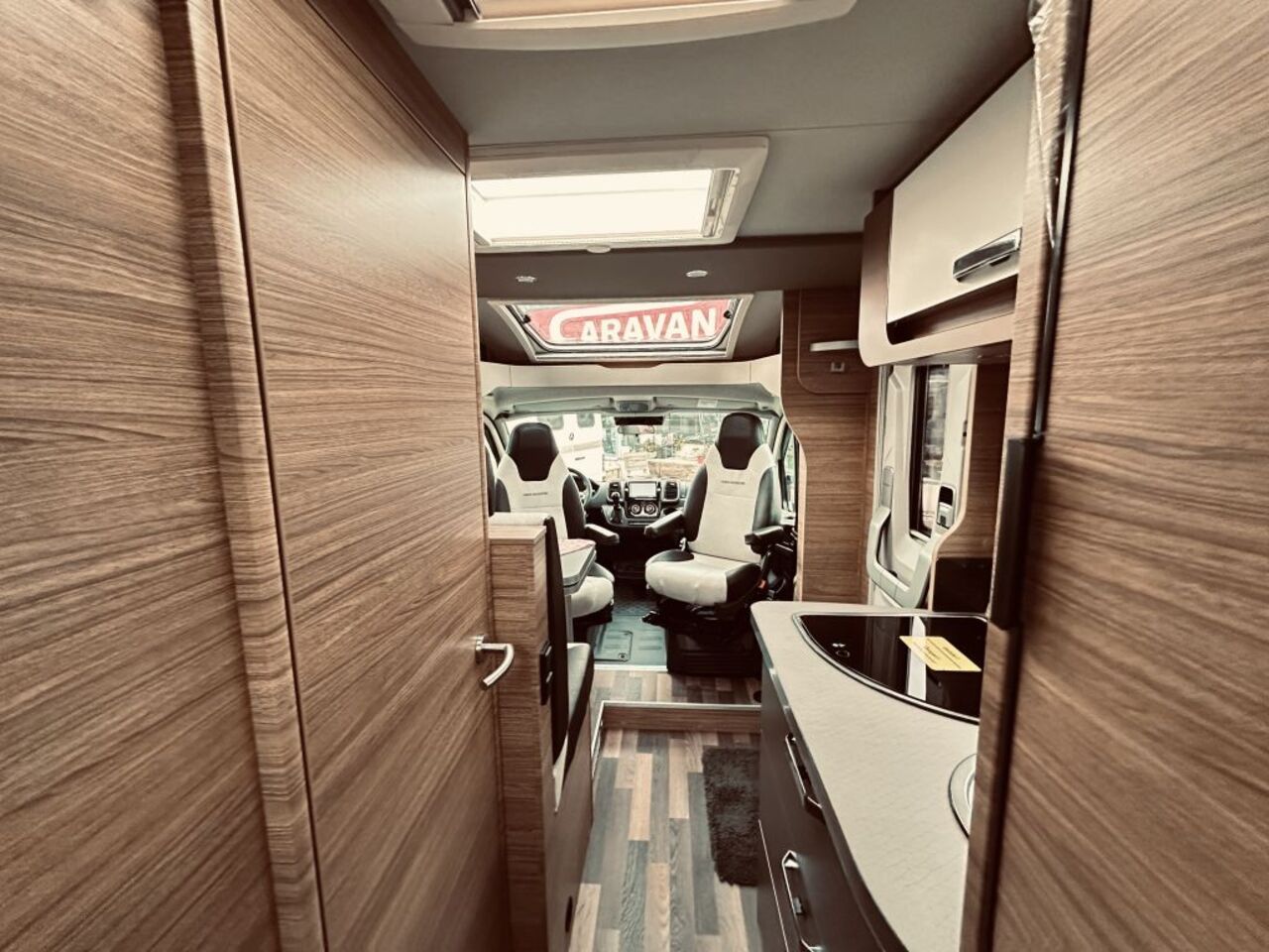 WEINSBERG 600 MEG EDITION [PEPPER] Automatik , Rahmenfenster Ansicht 10 für Fahrzeugdetailseite
