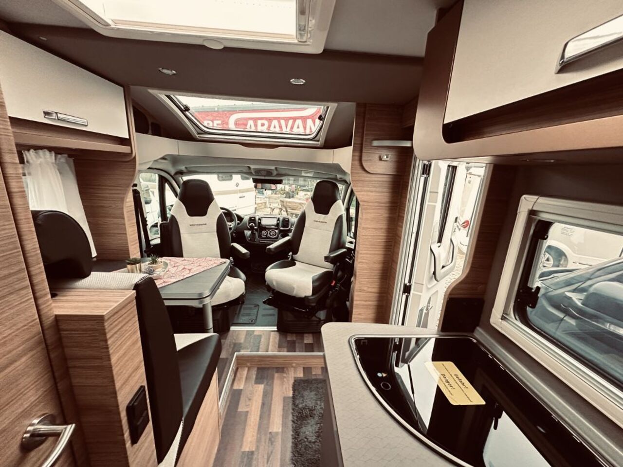 WEINSBERG 600 MEG EDITION [PEPPER] Automatik , Rahmenfenster Ansicht 11 für Fahrzeugdetailseite