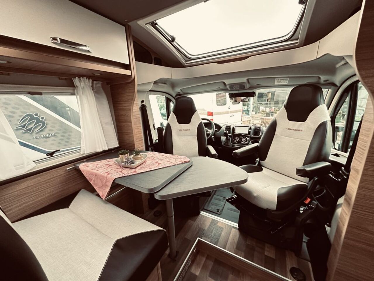 WEINSBERG 600 MEG EDITION [PEPPER] Automatik , Rahmenfenster Ansicht 13 für Fahrzeugdetailseite