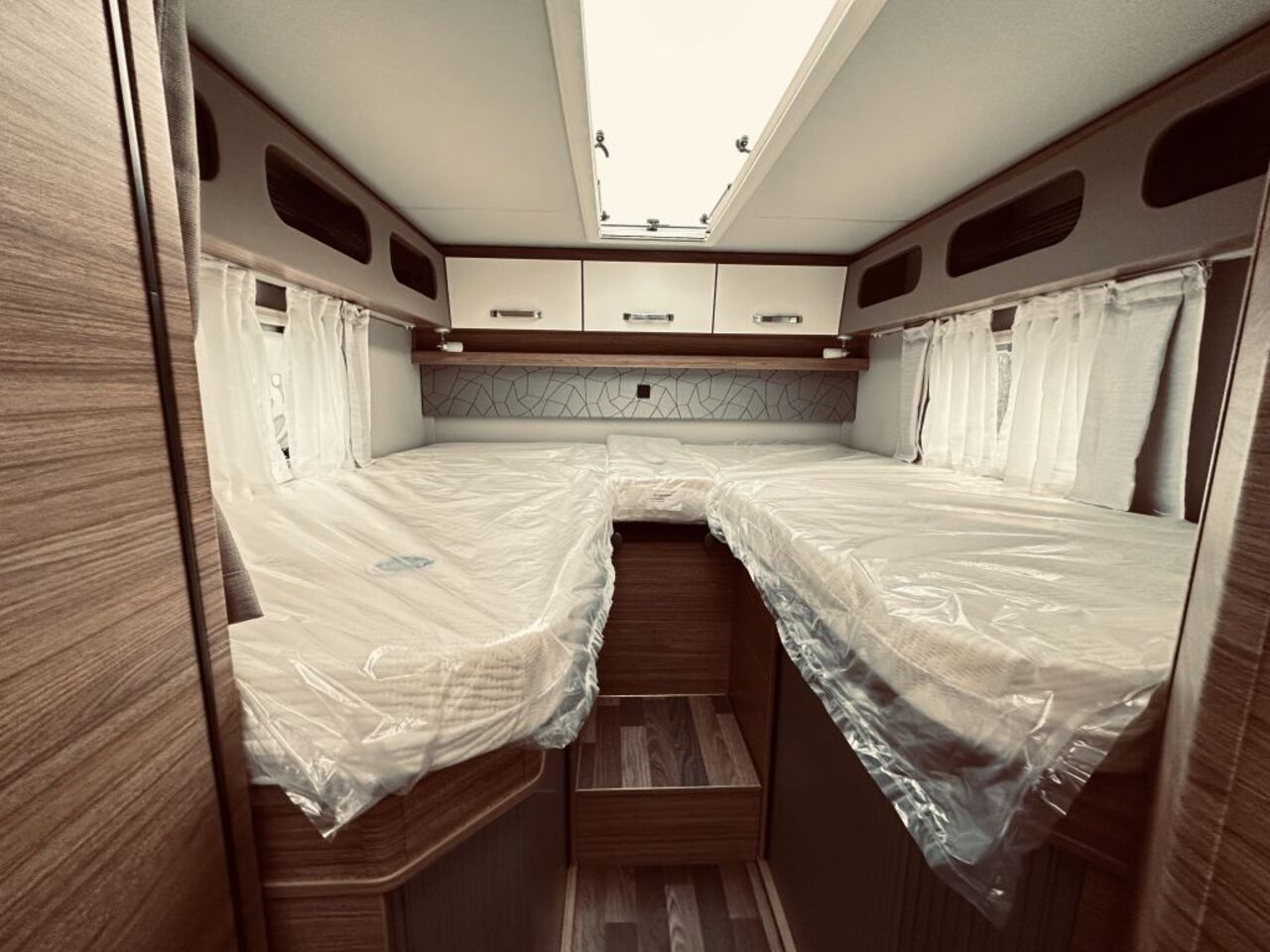 WEINSBERG 600 MEG EDITION [PEPPER] Automatik , Rahmenfenster Ansicht 15 für Fahrzeugdetailseite
