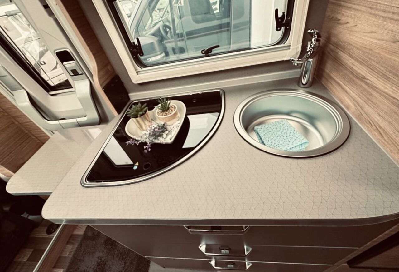 WEINSBERG 600 MEG EDITION [PEPPER] Automatik , Rahmenfenster Ansicht 17 für Fahrzeugdetailseite