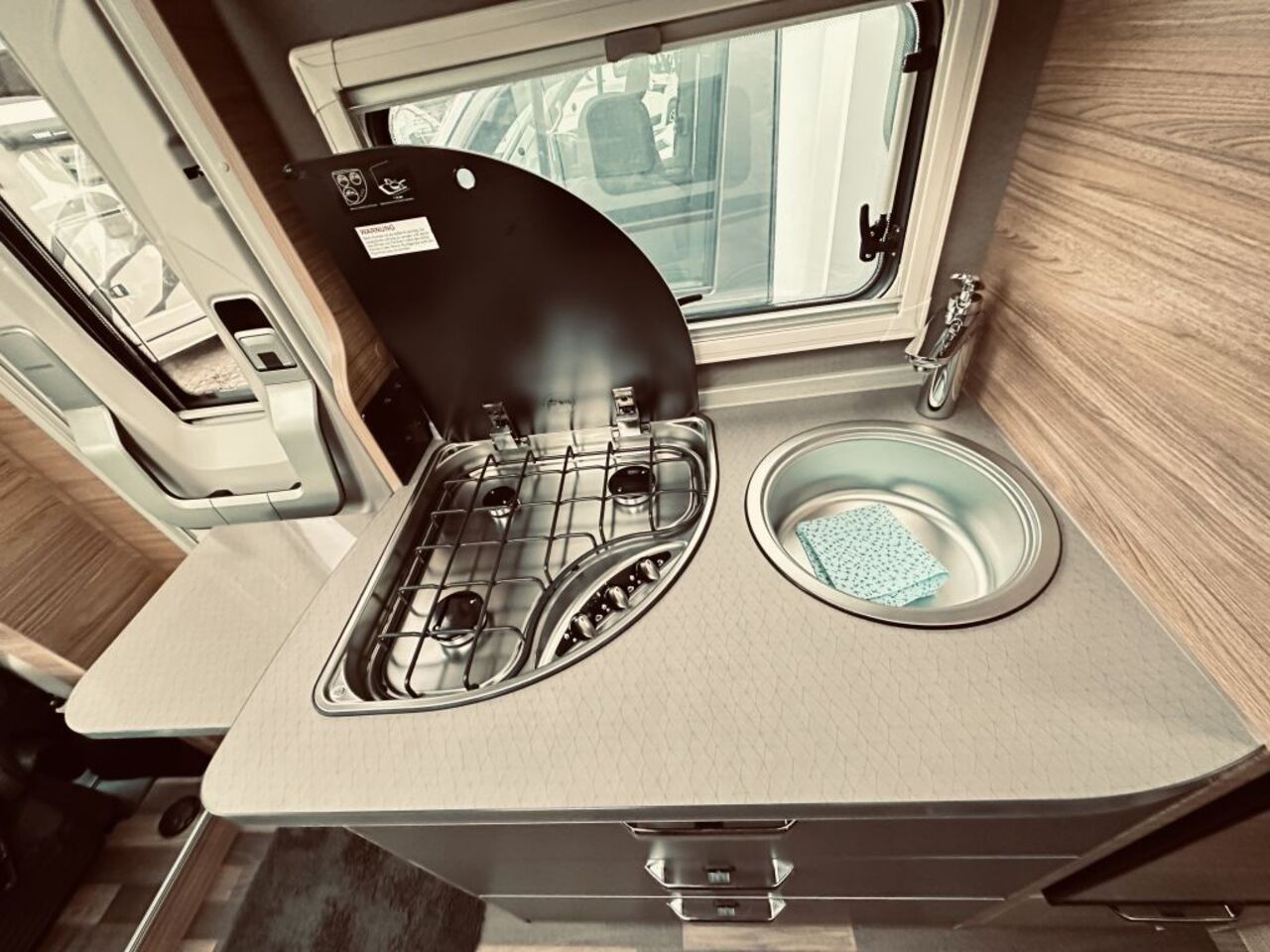 WEINSBERG 600 MEG EDITION [PEPPER] Automatik , Rahmenfenster Ansicht 18 für Fahrzeugdetailseite