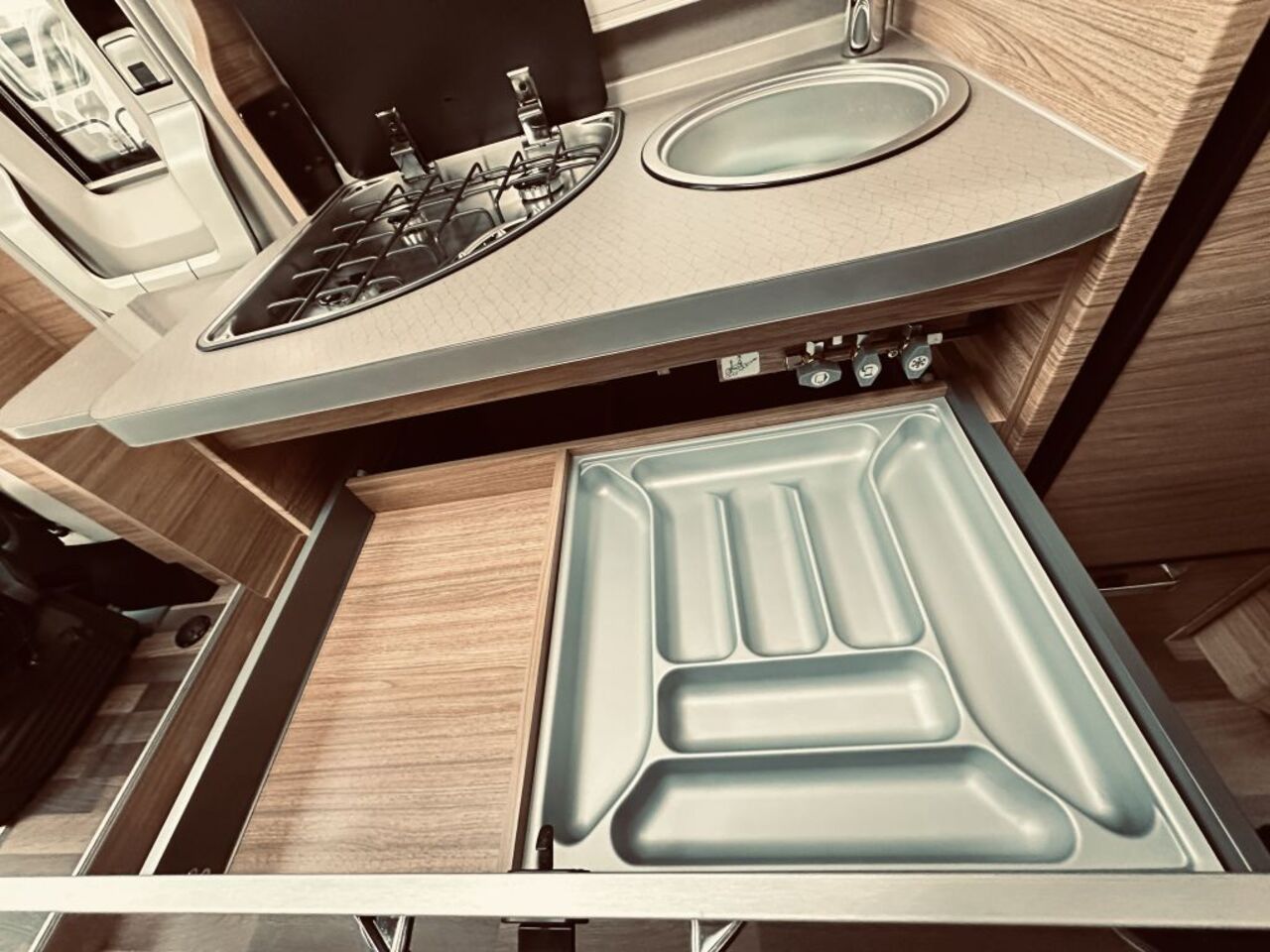 WEINSBERG 600 MEG EDITION [PEPPER] Automatik , Rahmenfenster Ansicht 19 für Fahrzeugdetailseite