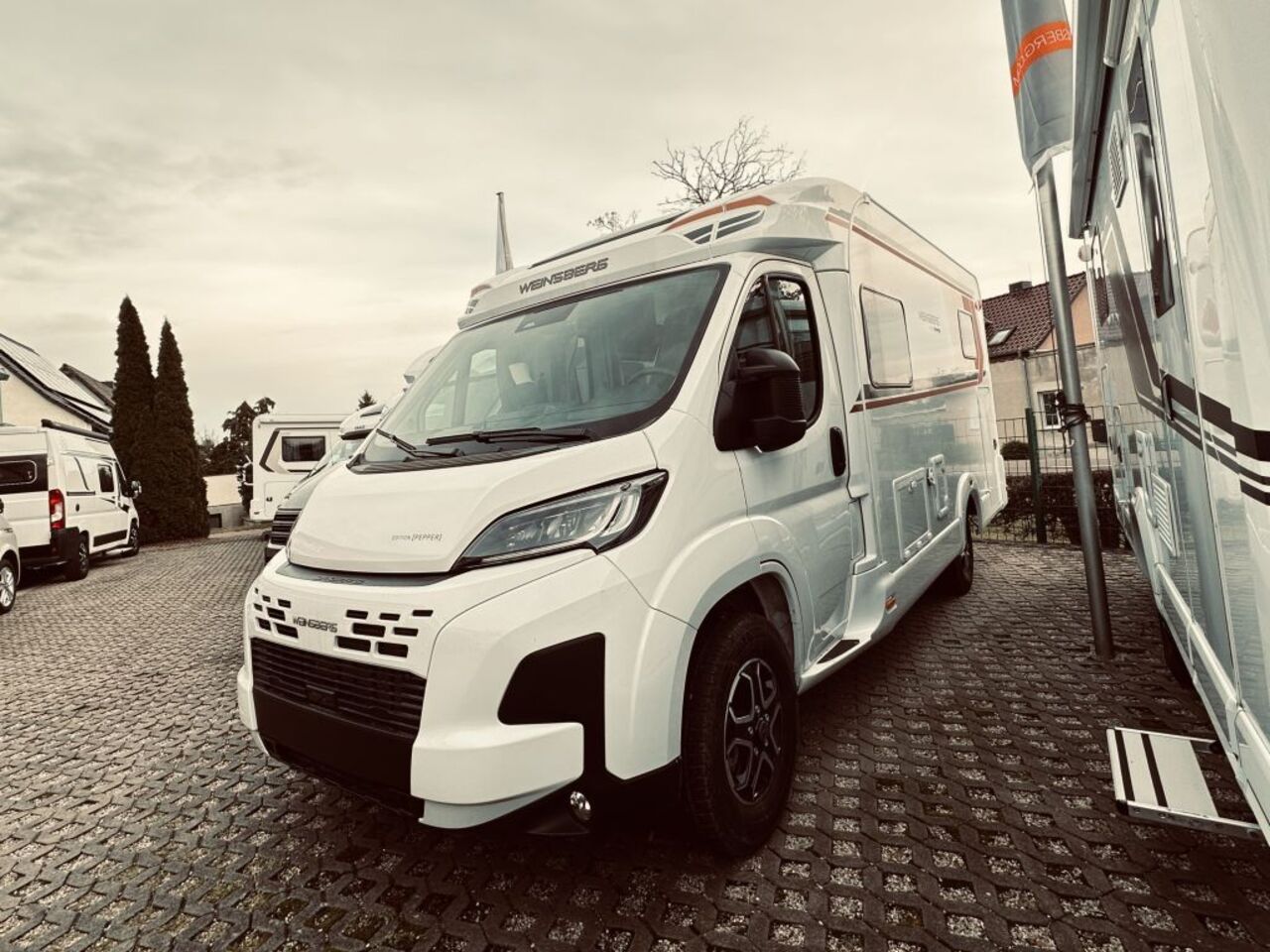 WEINSBERG 600 MEG EDITION [PEPPER] Automatik , Rahmenfenster Ansicht 4 für Fahrzeugdetailseite