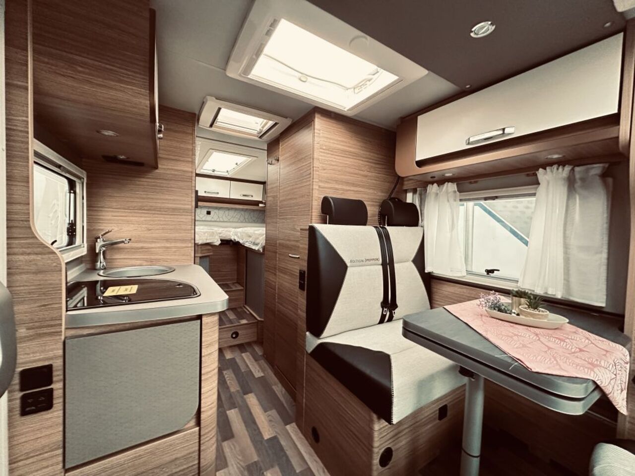 WEINSBERG 600 MEG EDITION [PEPPER] Automatik , Rahmenfenster Ansicht 8 für Fahrzeugdetailseite