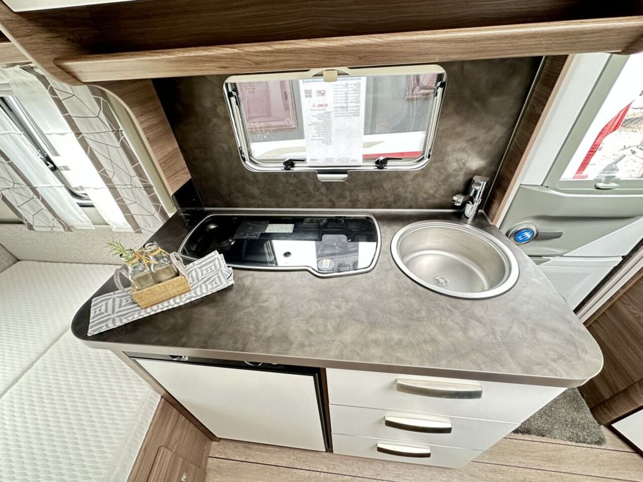 KNAUS 400 QD Silver Selection Markise Ansicht 12 für Fahrzeugdetailseite