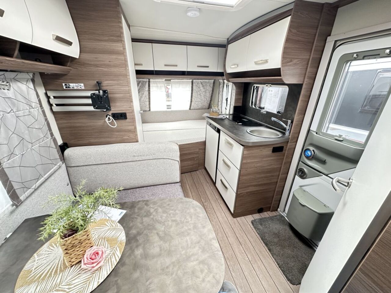 KNAUS 400 QD Silver Selection Markise Ansicht 6 für Fahrzeugdetailseite