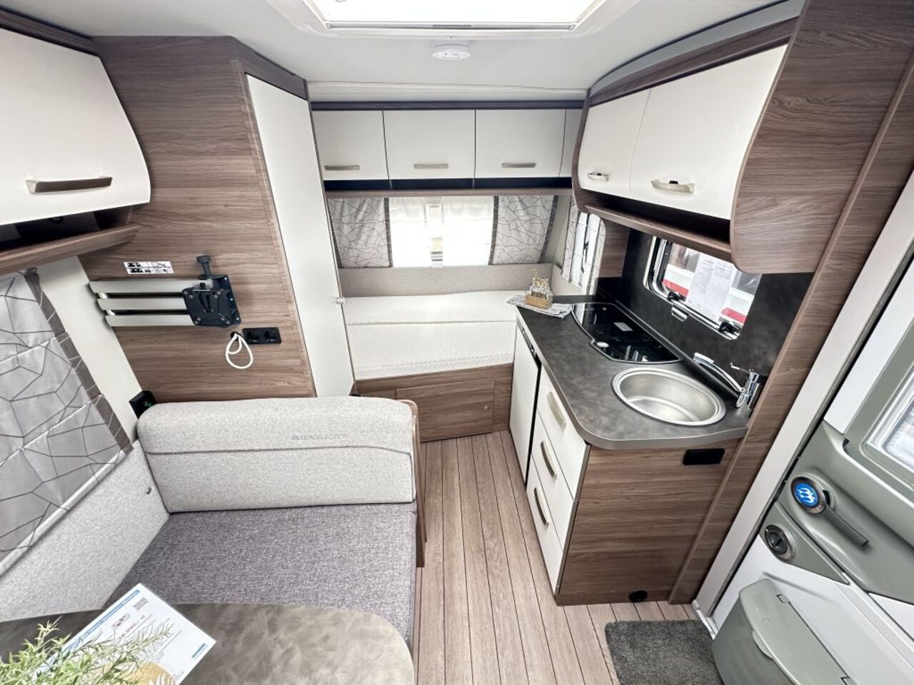 KNAUS 400 QD Silver Selection Markise Ansicht 7 für Fahrzeugdetailseite