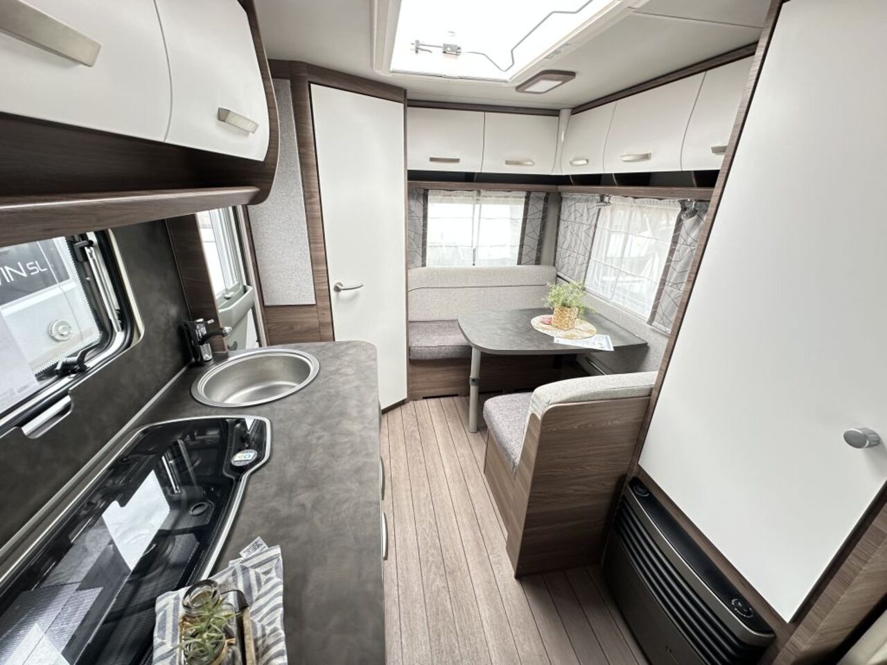 KNAUS 400 QD Silver Selection Markise Ansicht 8 für Fahrzeugdetailseite