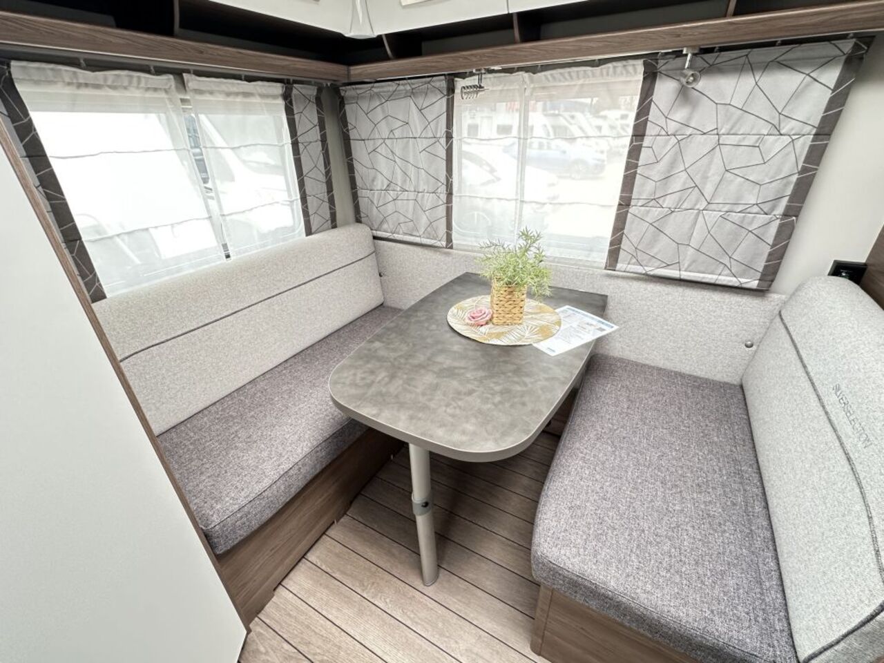 KNAUS 400 QD Silver Selection Markise Ansicht 9 für Fahrzeugdetailseite