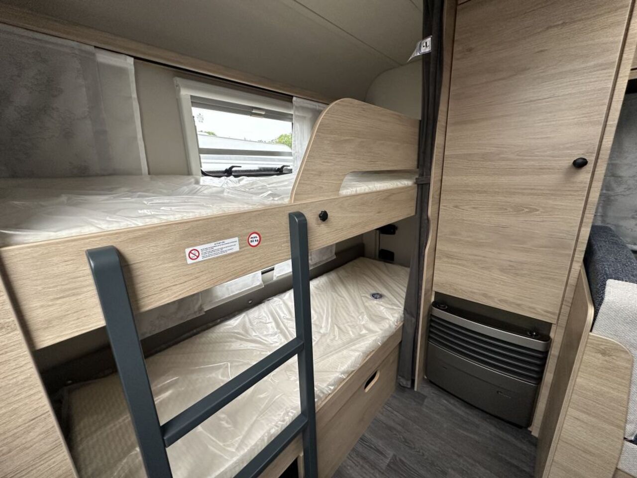 WEINSBERG 500 FDK Garagentür Ansicht 12 für Fahrzeugdetailseite
