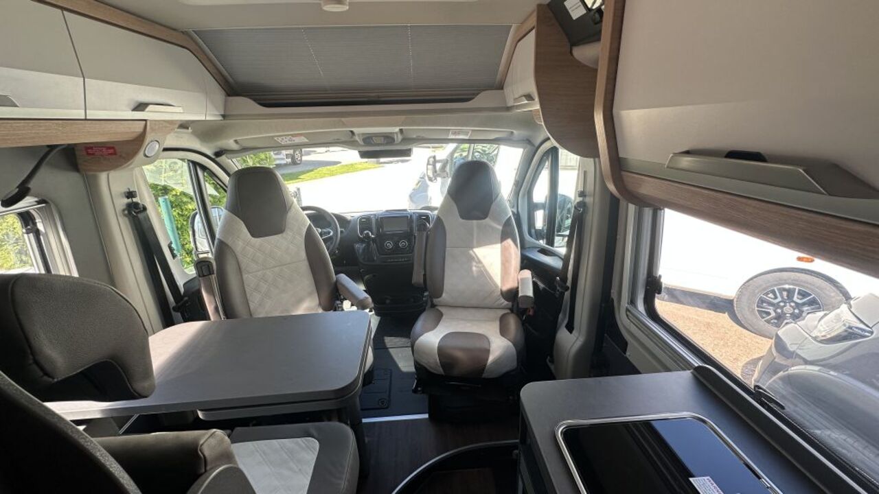 KNAUS 600 ME Platinum Selection Mietfahrzeug Verfügbar 11.2026 Ansicht 8 für Fahrzeugdetailseite