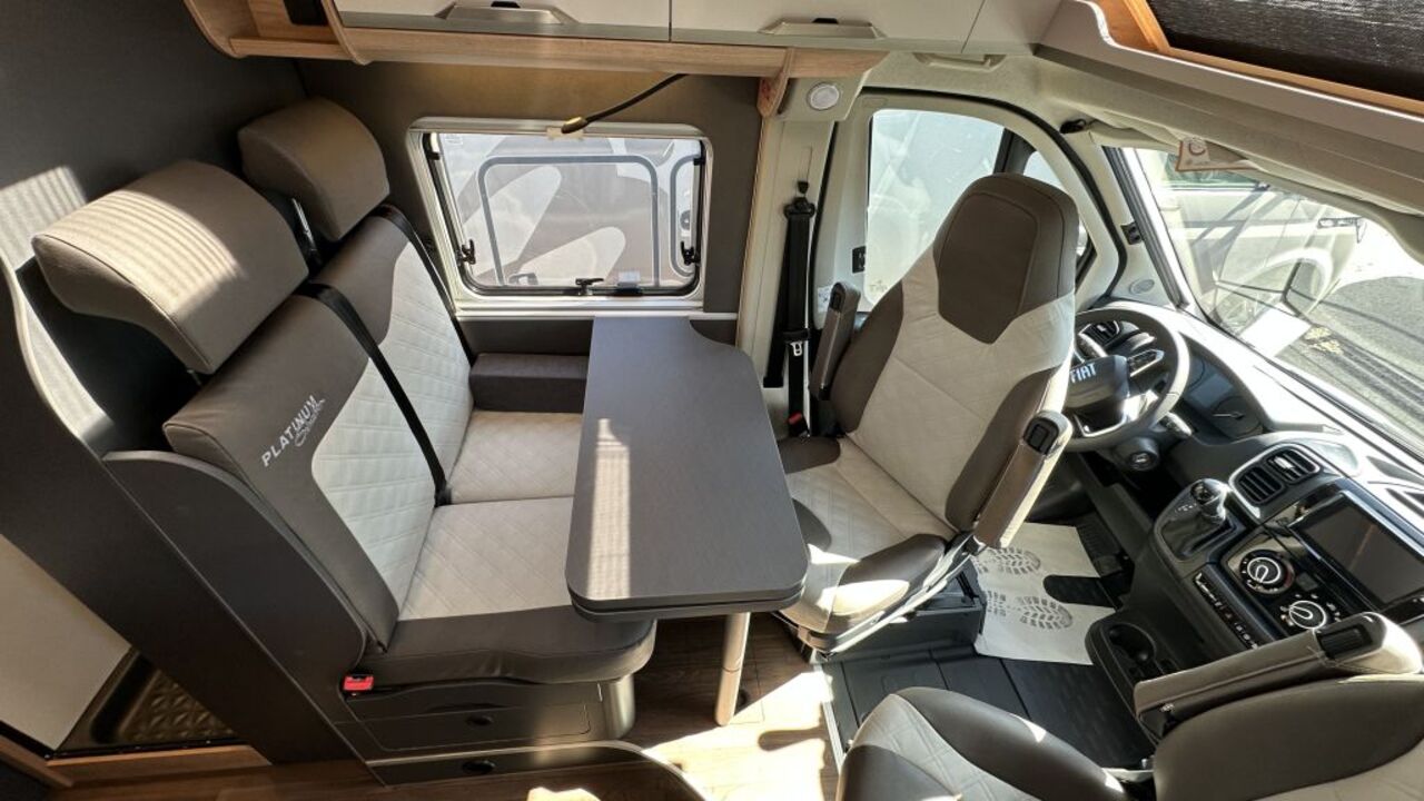KNAUS 600 ME Platinum Selection Mietfahrzeug Verfügbar 11.2026 Ansicht 10 für Fahrzeugdetailseite