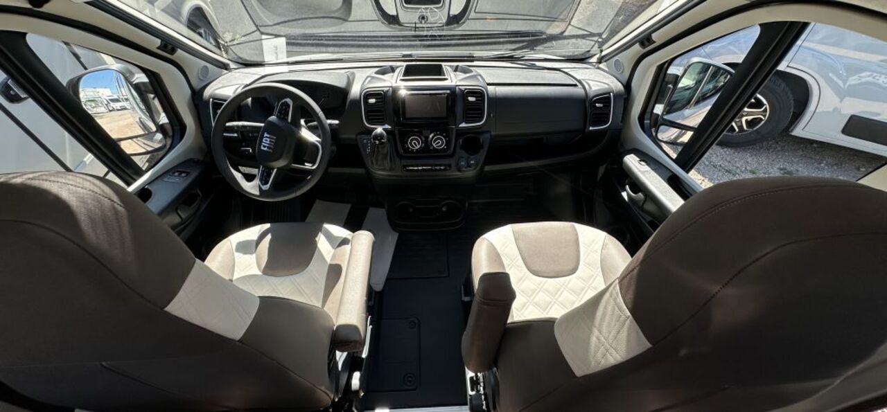 KNAUS 600 ME Platinum Selection Mietfahrzeug Verfügbar 11.2026 Ansicht 13 für Fahrzeugdetailseite