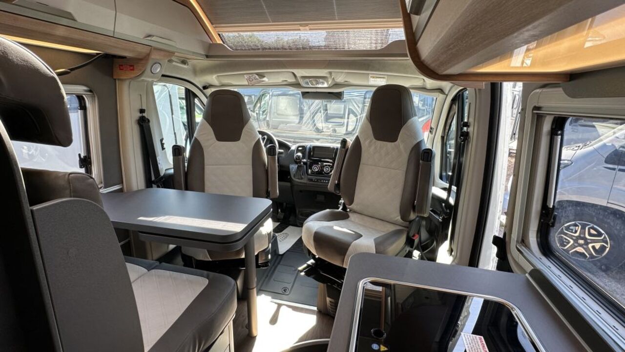 KNAUS 600 ME Platinum Selection Mietfahrzeug Verfügbar 11.2026 Ansicht 8 für Fahrzeugdetailseite