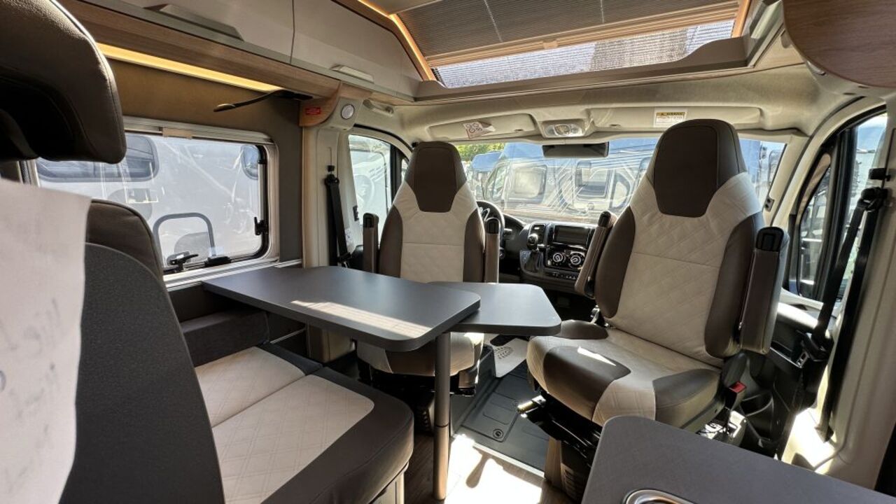 KNAUS 600 ME Platinum Selection Mietfahrzeug Verfügbar 11.2026 Ansicht 9 für Fahrzeugdetailseite