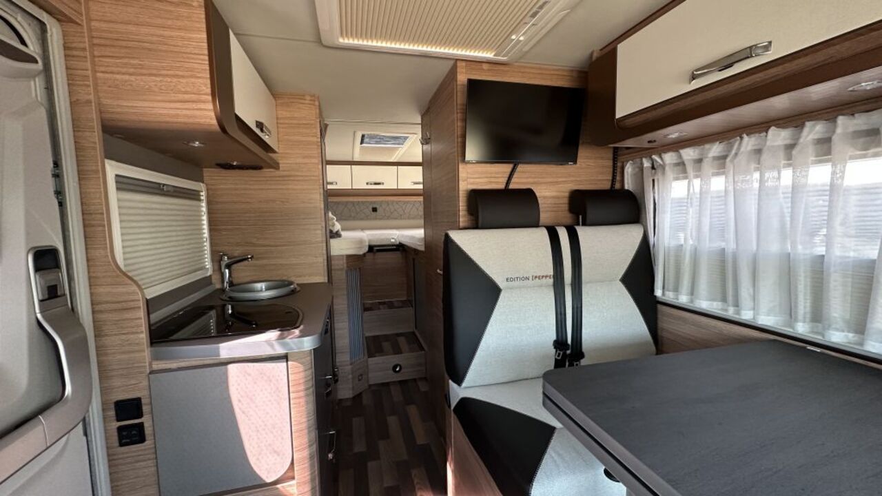 WEINSBERG 600 MEG EDITION [PEPPER] Mietfahrzeug Verfügbar 11.2026 Ansicht 7 für Fahrzeugdetailseite