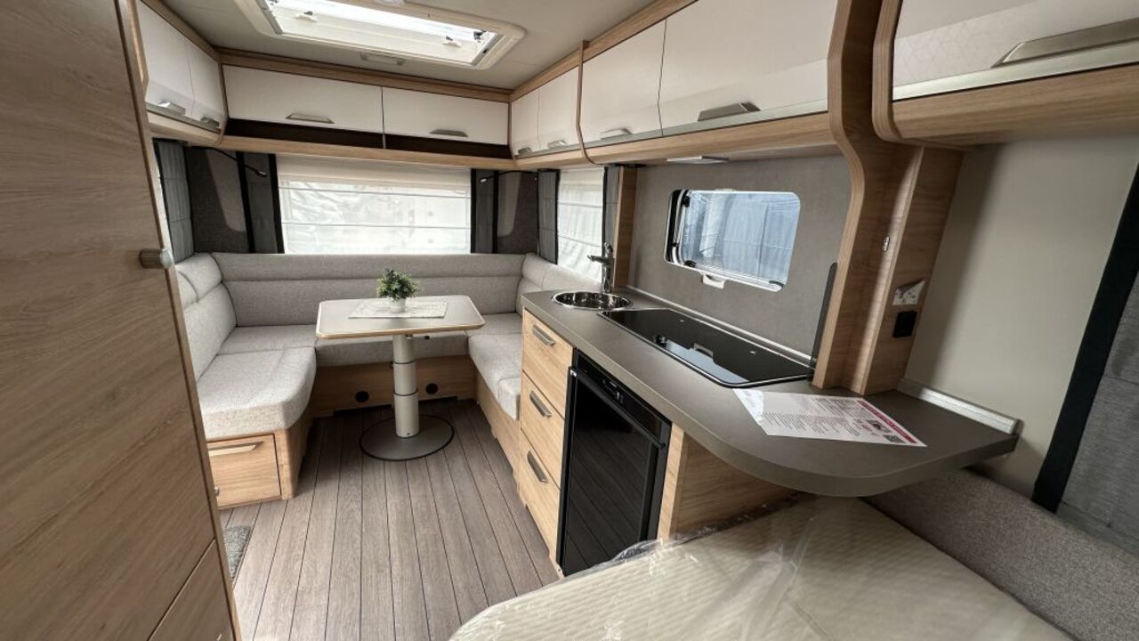 KNAUS 450 FU Black Selection Duschausbau Ansicht 12 für Fahrzeugdetailseite