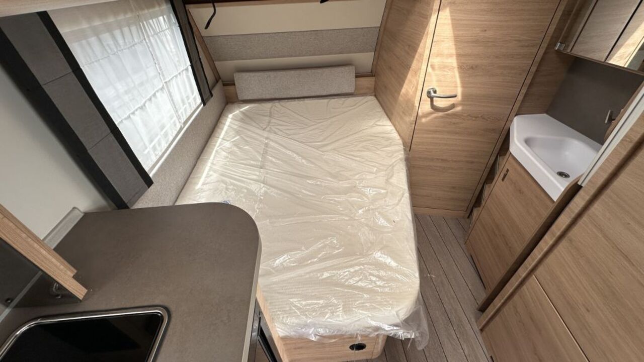 KNAUS 450 FU Black Selection Duschausbau Ansicht 13 für Fahrzeugdetailseite