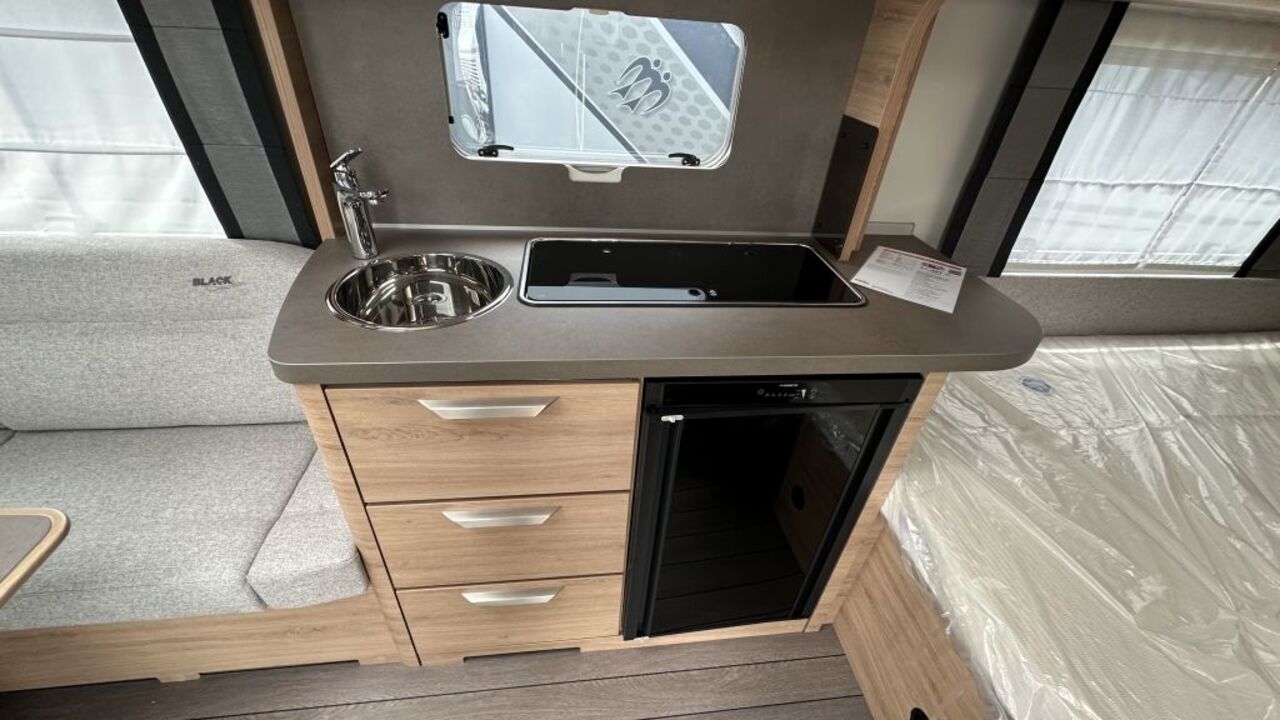 KNAUS 450 FU Black Selection Duschausbau Ansicht 14 für Fahrzeugdetailseite