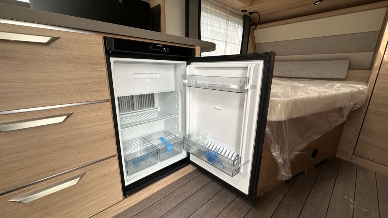 KNAUS 450 FU Black Selection Duschausbau Ansicht 16 für Fahrzeugdetailseite