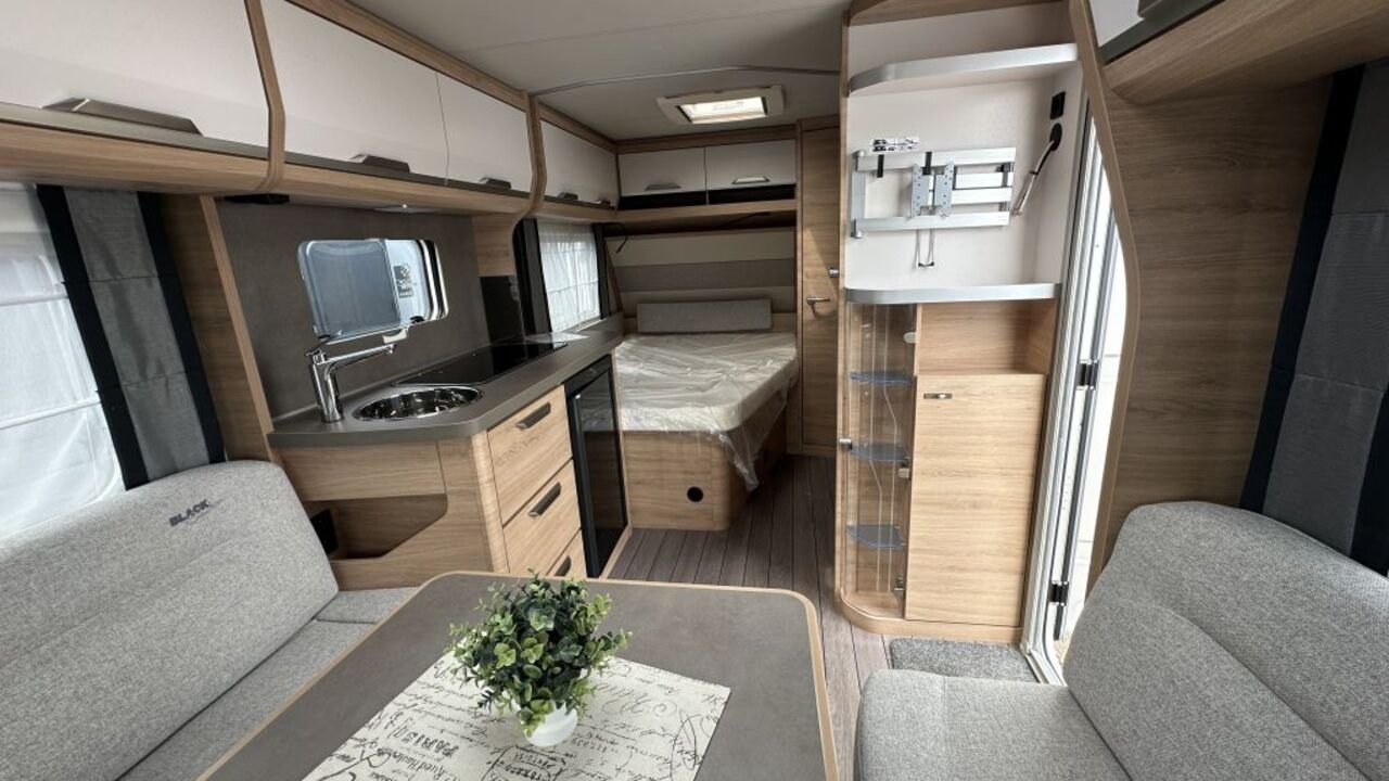 KNAUS 450 FU Black Selection Duschausbau Ansicht 7 für Fahrzeugdetailseite