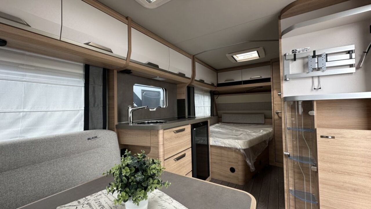 KNAUS 450 FU Black Selection Duschausbau Ansicht 8 für Fahrzeugdetailseite