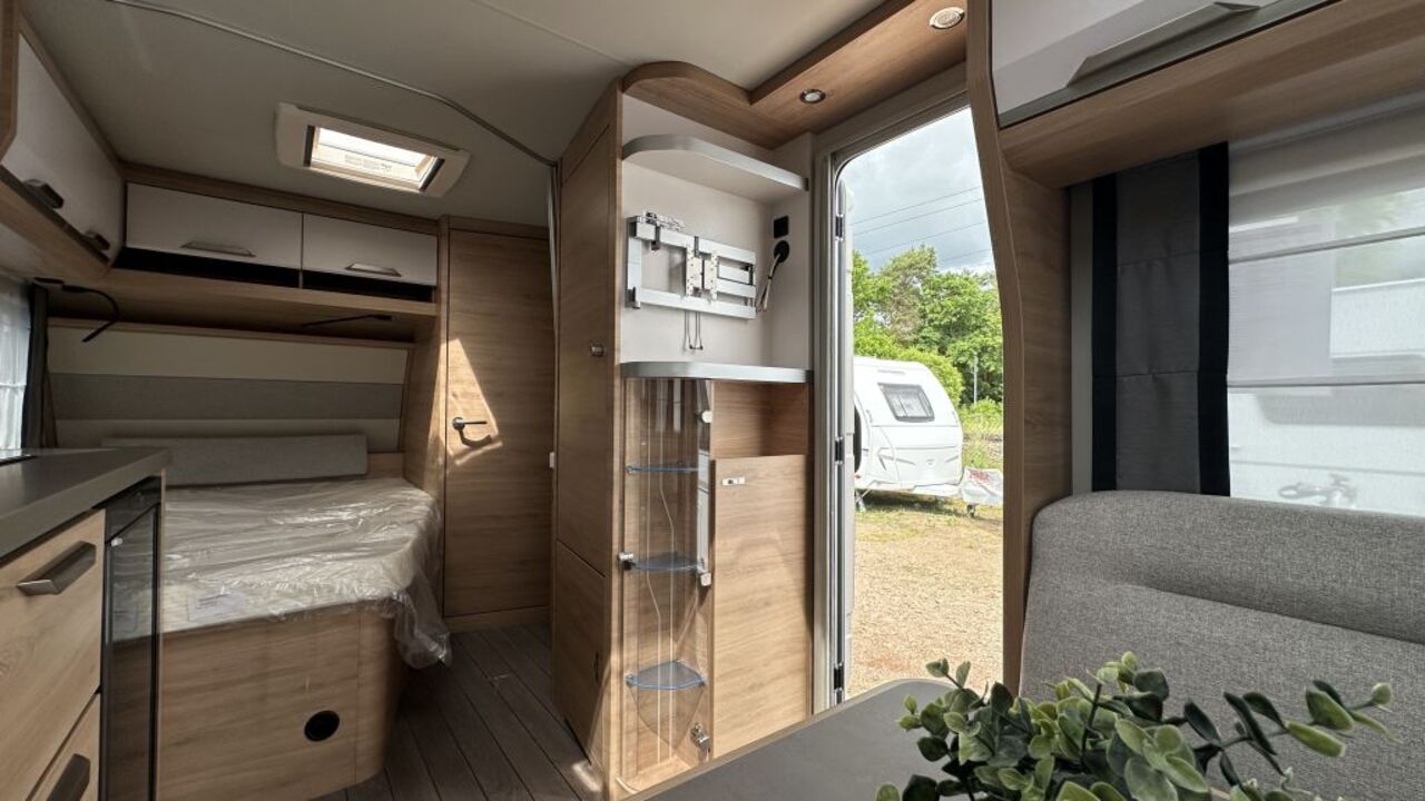 KNAUS 450 FU Black Selection Duschausbau Ansicht 9 für Fahrzeugdetailseite