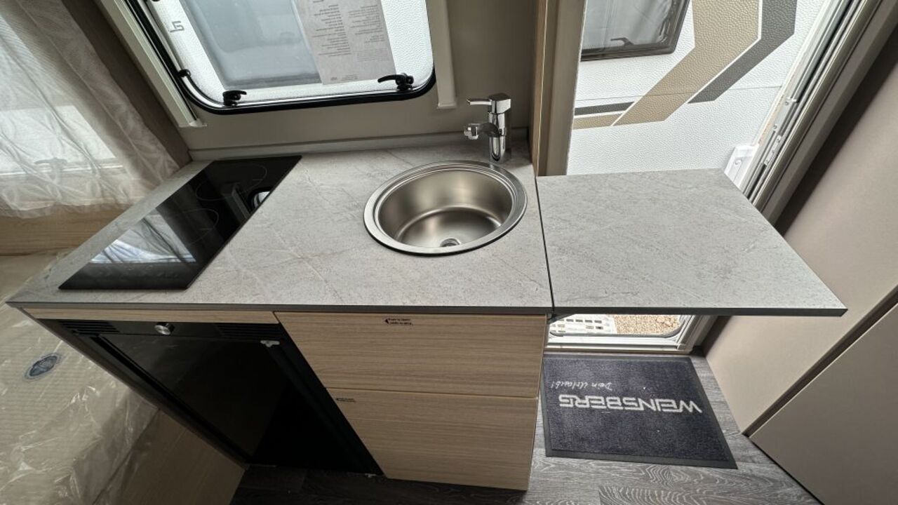 WEINSBERG 390 QD Duschausbau Ansicht 12 für Fahrzeugdetailseite