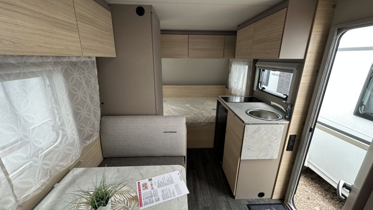 WEINSBERG 390 QD Duschausbau Ansicht 6 für Fahrzeugdetailseite
