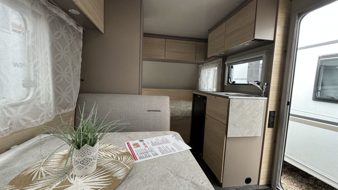 WEINSBERG 390 QD Duschausbau Ansicht 7 für Fahrzeugdetailseite