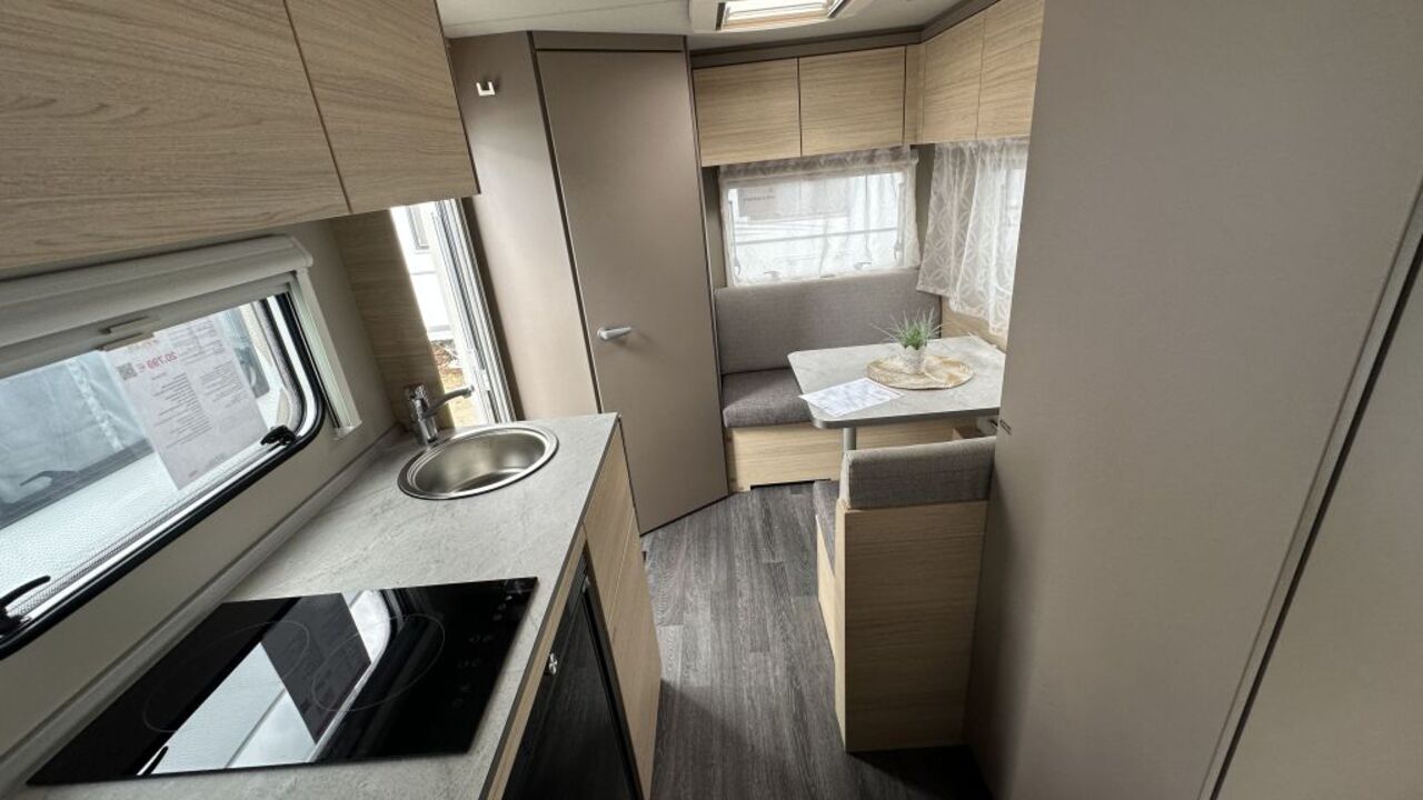 WEINSBERG 390 QD Duschausbau Ansicht 8 für Fahrzeugdetailseite