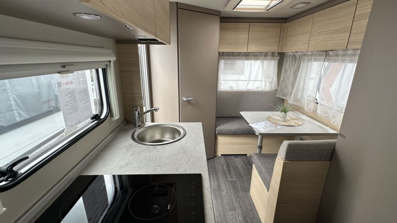 WEINSBERG 390 QD Duschausbau Ansicht 9 für Fahrzeugdetailseite