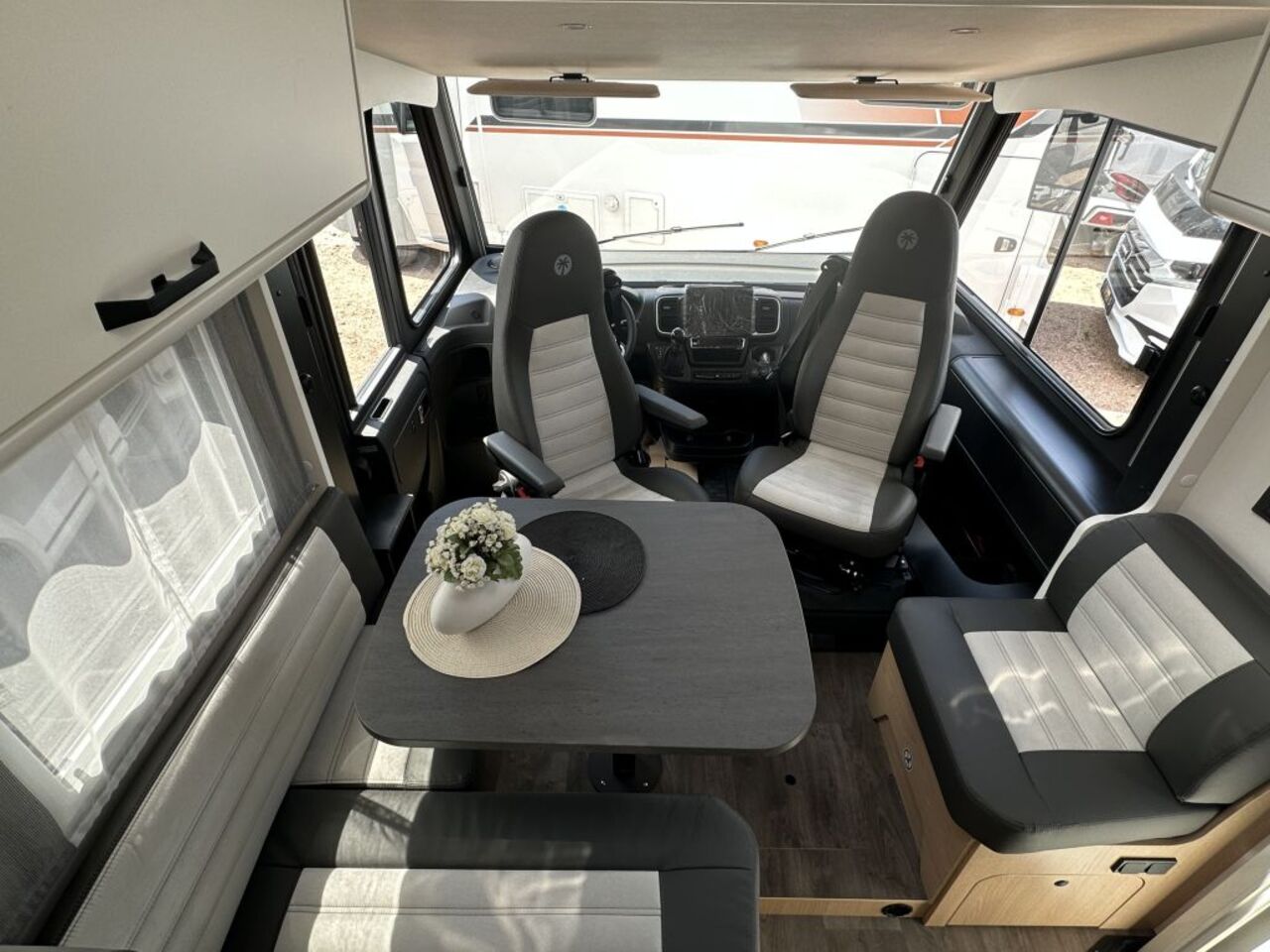 SUNLIGHT 69L Adventure Edition Automatikgetriebe Ansicht 12 für Fahrzeugdetailseite