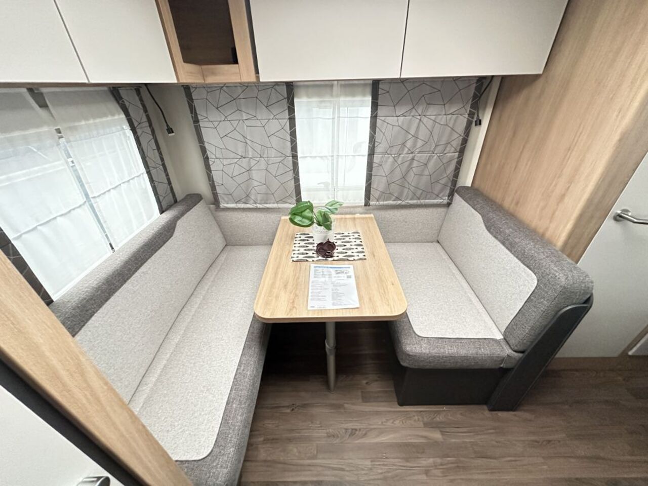 KNAUS 420 QD Duschausbau Ansicht 10 für Fahrzeugdetailseite