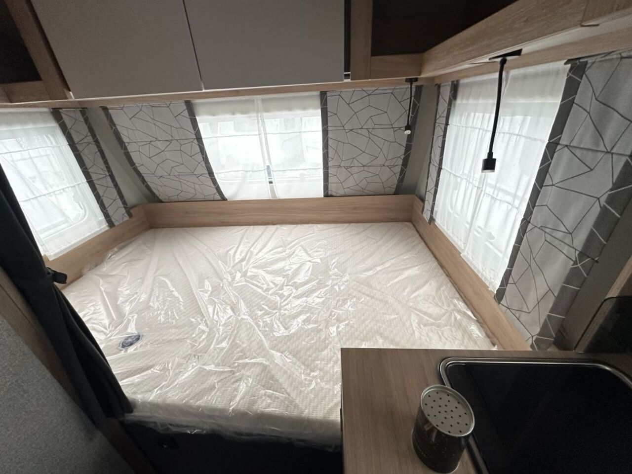 KNAUS 420 QD Duschausbau Ansicht 11 für Fahrzeugdetailseite