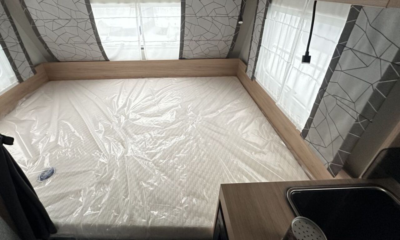 KNAUS 420 QD Duschausbau Ansicht 12 für Fahrzeugdetailseite