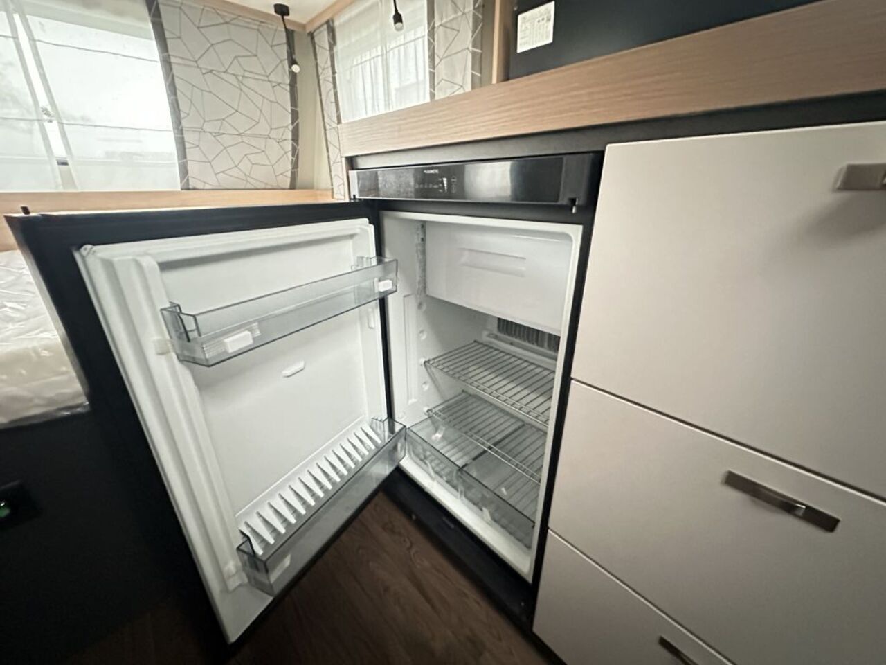 KNAUS 420 QD Duschausbau Ansicht 16 für Fahrzeugdetailseite