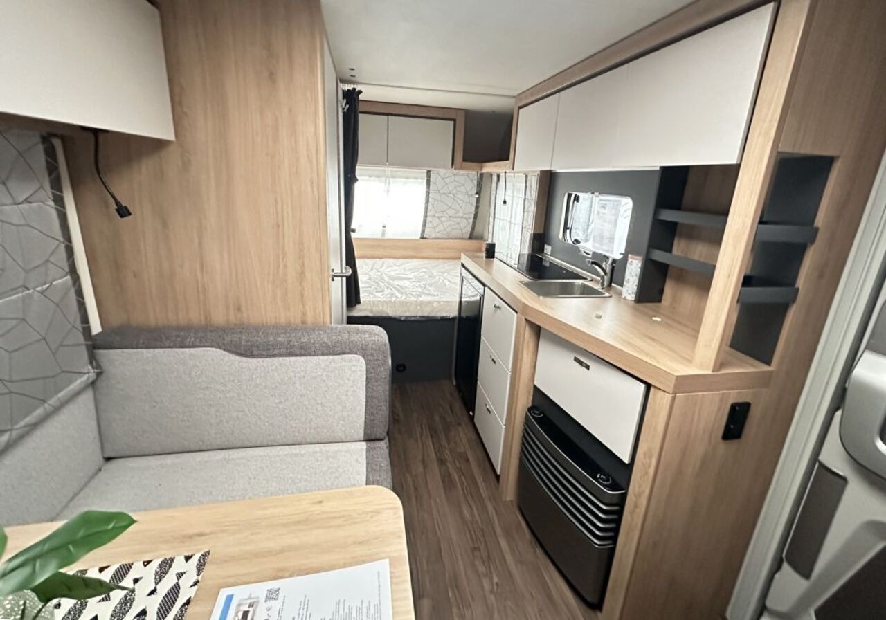 KNAUS 420 QD Duschausbau Ansicht 4 für Fahrzeugdetailseite