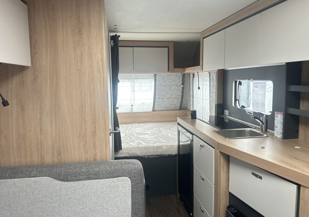 KNAUS 420 QD Duschausbau Ansicht 5 für Fahrzeugdetailseite