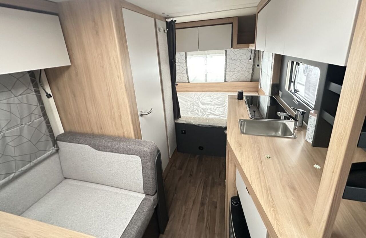 KNAUS 420 QD Duschausbau Ansicht 6 für Fahrzeugdetailseite