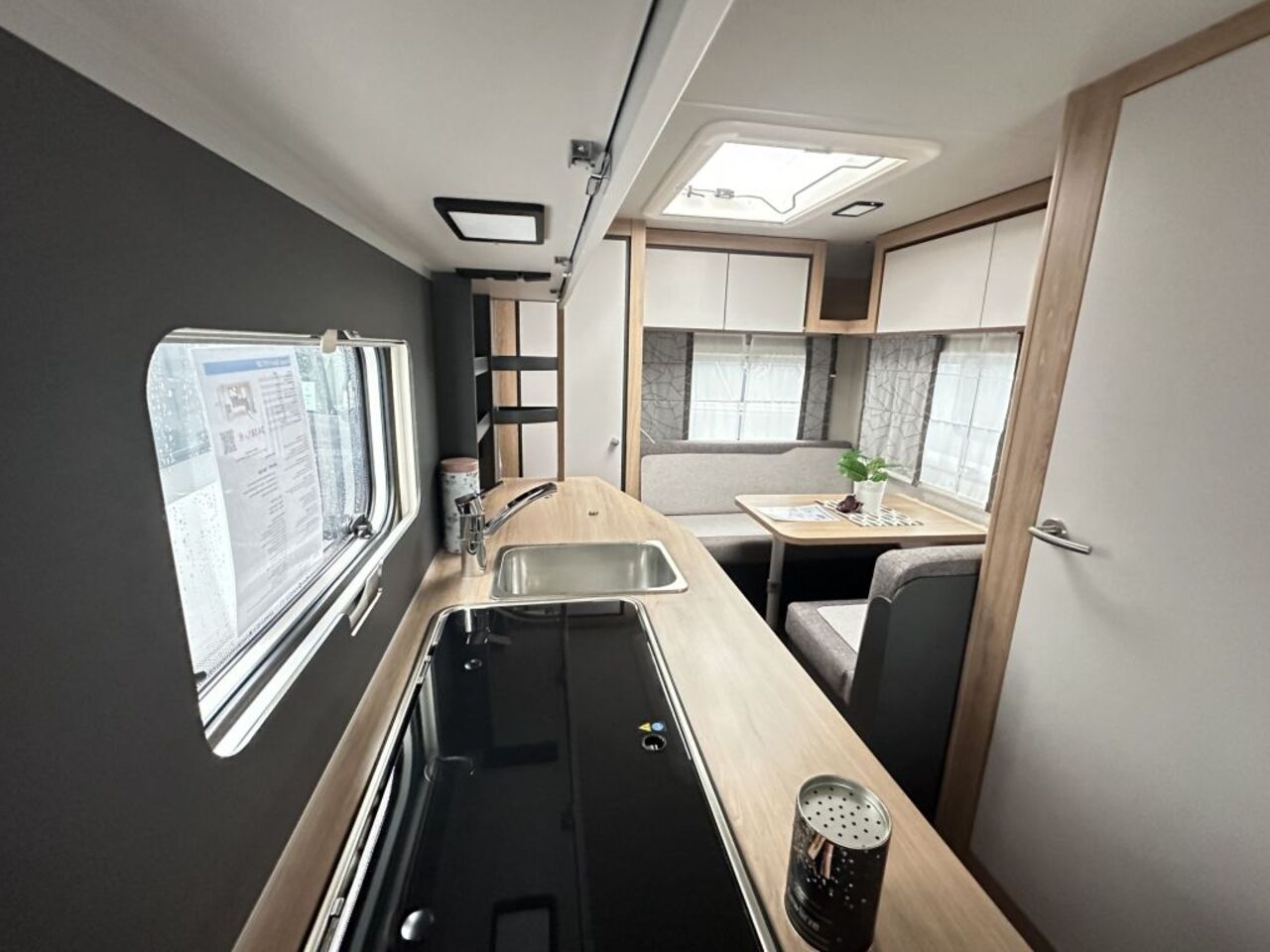 KNAUS 420 QD Duschausbau Ansicht 8 für Fahrzeugdetailseite