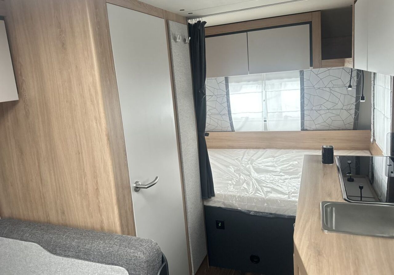 KNAUS 420 QD Duschausbau Ansicht 9 für Fahrzeugdetailseite