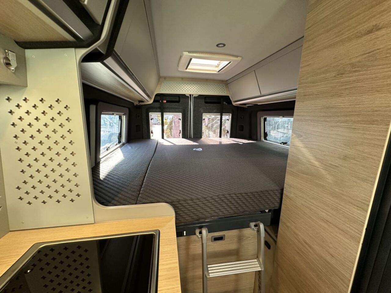 KNAUS 630 MX Automatik , 180 PS Ansicht 15 für Fahrzeugdetailseite