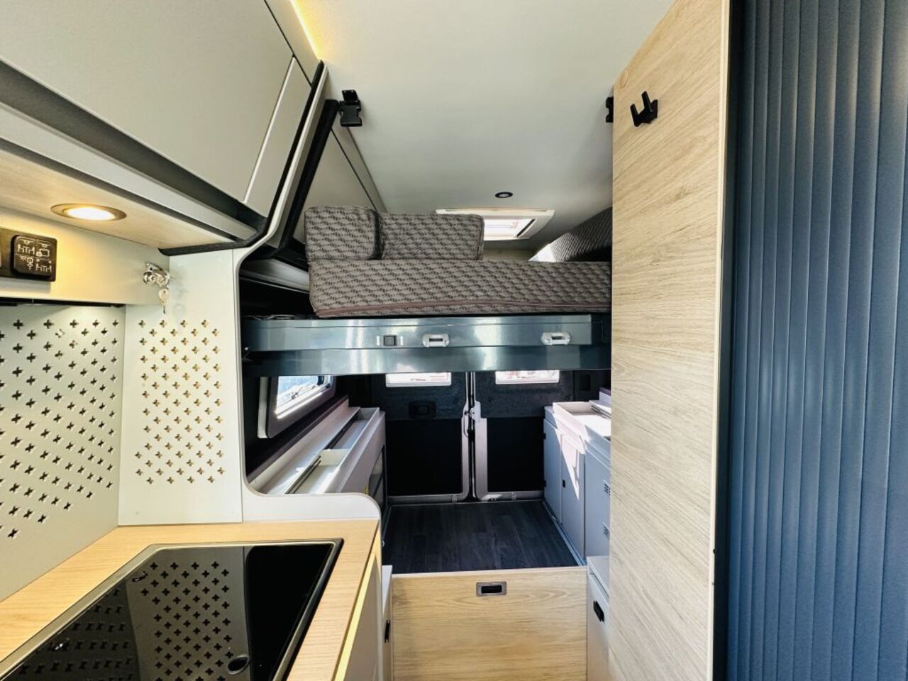 KNAUS 630 MX Automatik , 180 PS Ansicht 18 für Fahrzeugdetailseite