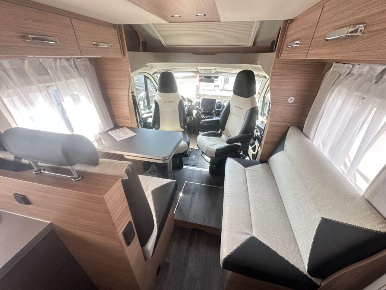 WEINSBERG 650 MF Automatikgetriebe , Hubbett Ansicht 10 für Fahrzeugdetailseite