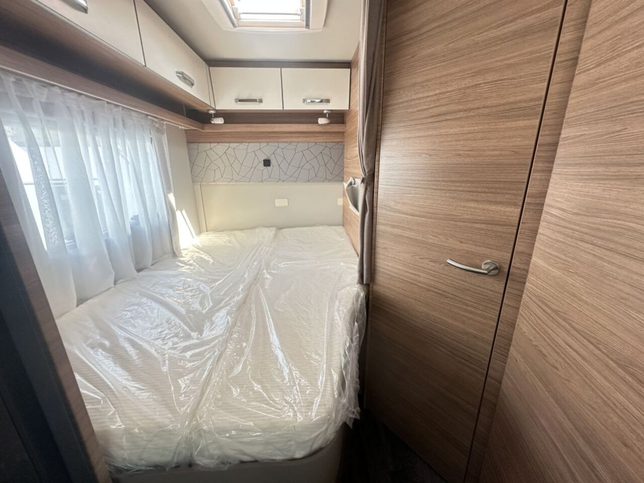 WEINSBERG 650 MF Automatikgetriebe , Hubbett Ansicht 14 für Fahrzeugdetailseite